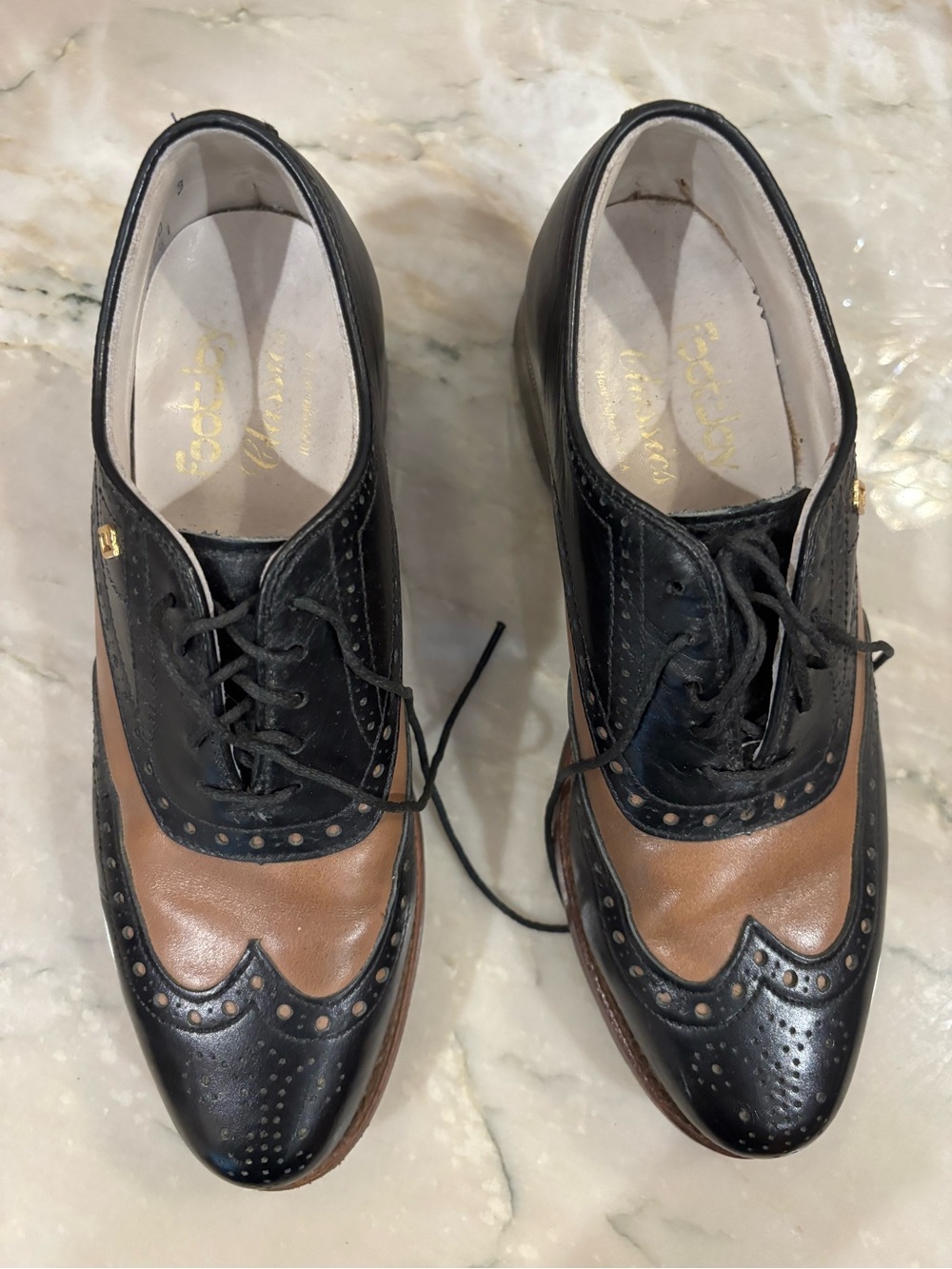 Vintage FootJoy Leather womens golf shoes - style 90835 size 7 D wide